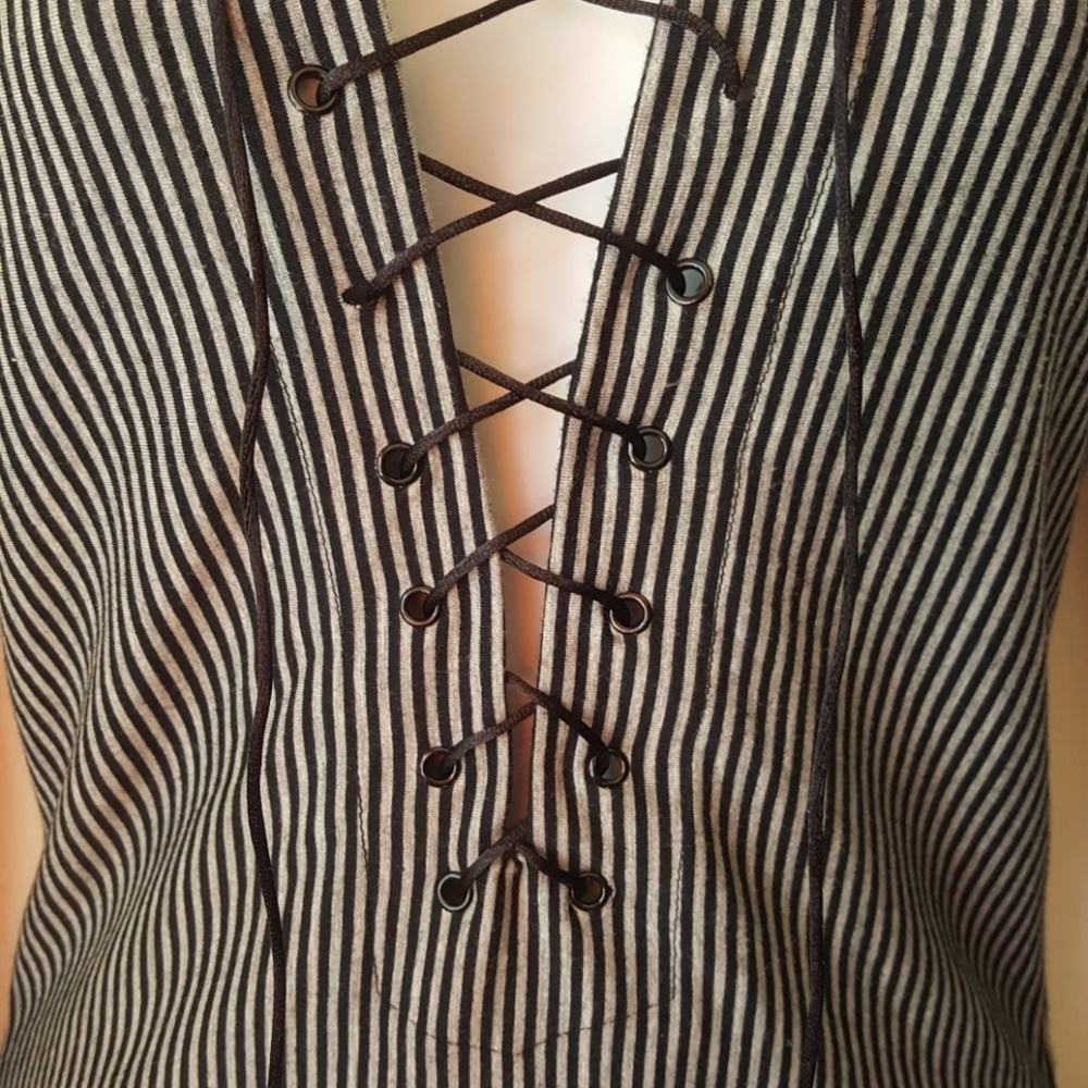 TOP WITH OPEN BACK - Picture 4 of 6